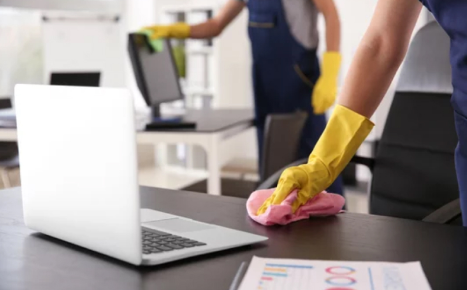 How Much Does a Commercial Cleaning Business Make a Year